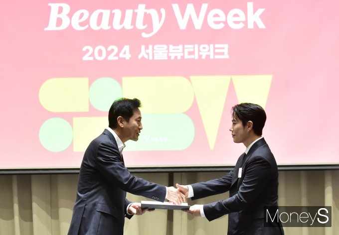 [머니S포토] 뷰티크리에이터 '레오제이' 서울뷰티위크 홍보단 대표 위촉