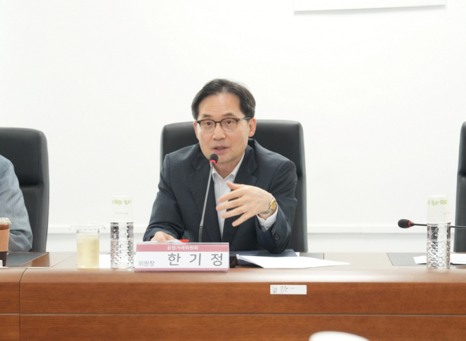 한기정 공정위원장이 지난 12일 충북 음성에 있는 한국소비자원 본원을 방문해 티메프 사태 관련 집단분쟁조정 접수 현황 등 소비자 피해구제 업무 현황을 파악하고 신속한 집단분쟁조정을 당부했다. /사진=뉴스1