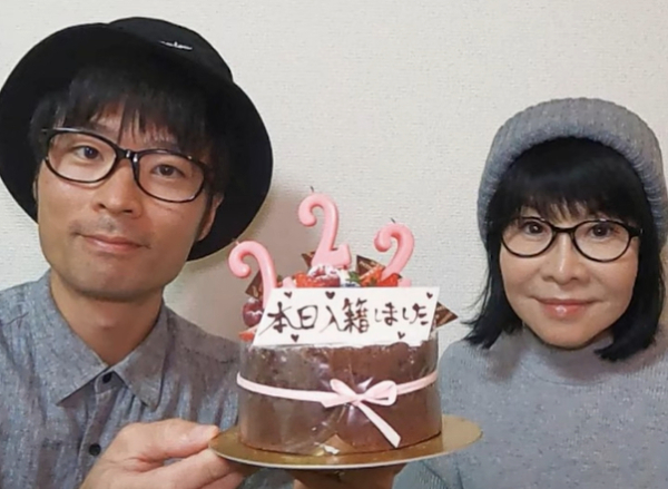 40세 요시타카는 7년 동안 사귀고 결혼하기로 한 아키의 나이가 65세라는 사실을 결혼식 직전에 알았다. /사진=유튜브 캡처