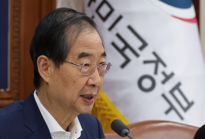 한덕수 국무총리가 13일 국무회의에서 광복절 특사를 의결했다. 특사에는 김경수 전 경남지사와 조윤선 전 문화체육관광부 장관 등이 포함됐다. 사진은 한 총리가 13일 서울 종로구 정부서울청사에서 열린 국무회의에 참석해 발언하는 모습. /사진=뉴시스