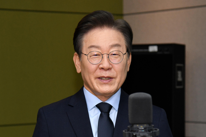 이재명 더불어민주당 당대표 후보가 김경수 전 경남도지사 복권 소식에 대해 환영의 인사를 전했다. 사진은 이 후보가 지난달 18일 서울 양천구 CBS 사옥에서 열린 ‘CBS 김현정의 뉴스쇼 특집’ 더불어민주당 당대표 후보자 토론회에서 인사말을 하는 모습. /사진=뉴스1