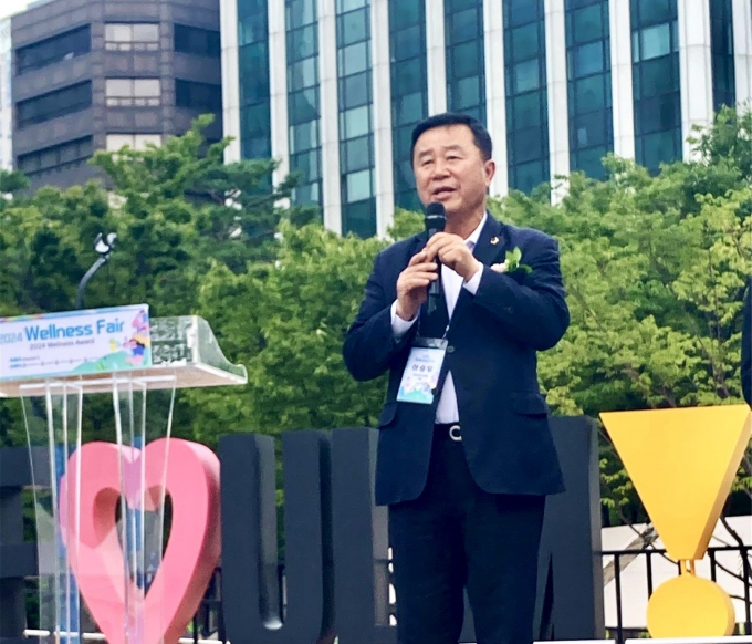 이승우 부산시의원이 13일 열린 ‘2024 Wellness Fair’ 개막식에서 인사말을 하고 있다./사진=부산시의회