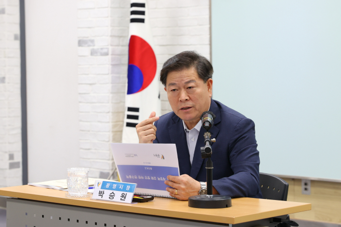 박승원 광명시장이 지난 12일 시청 중회의실에서 2025년도 재정운용 방향을 논의하기 위한 2024년도 제2차 재정전략회의에서 발언하고 있다. / 사진제공=광명시