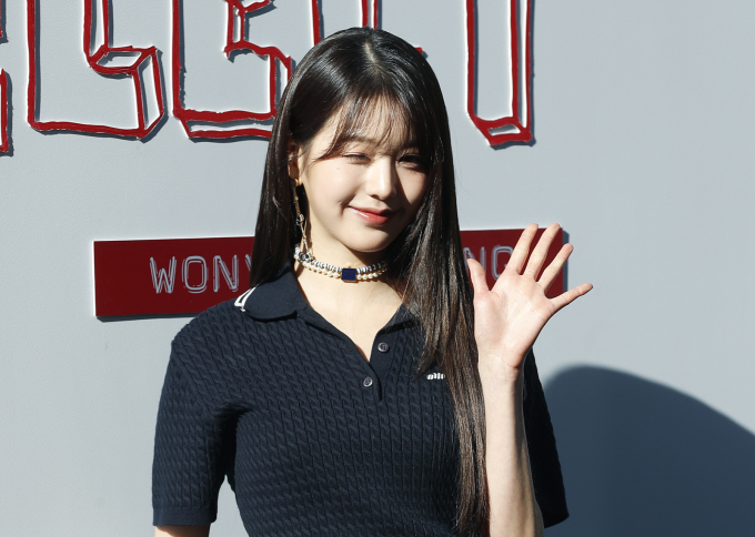 그룹 아이브 장원영이 사생팬으로 인한 고충을 토로했다. 사진은 지난 5월 서울 강남구 미우미우 청담 매장에서 열린 포토 행사에 참석한 걸그룹 아이브 멤버 장원영. /사진=뉴스1