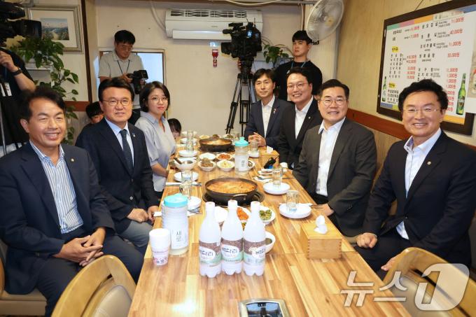 [사진] 한자리에 모인 야6당 원내대표