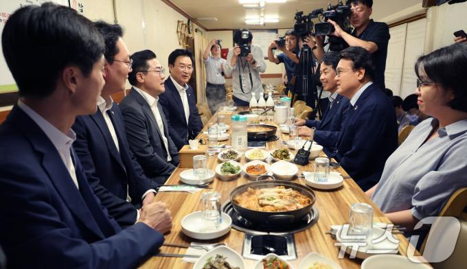 [사진] 야6당 한자리에…'거부권' 대응 방안 논의