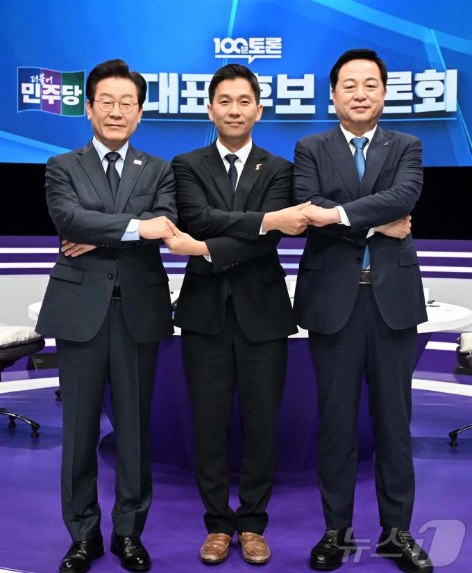 [사진] 손잡은 민주당 당대표 후보자