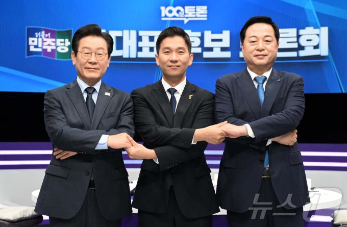[사진] 방송토론회 앞서 기념촬영하는 민주당 당대표 후보자들