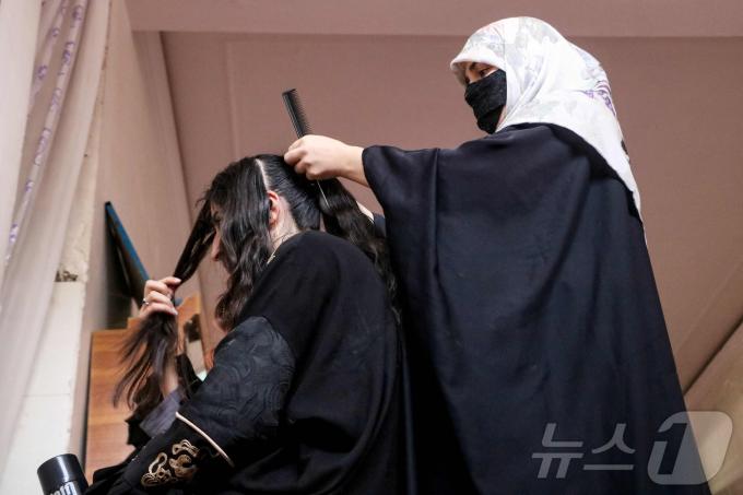 [사진] [포토]탈레반도 막을 수 없는 여성의 미(美) 본능