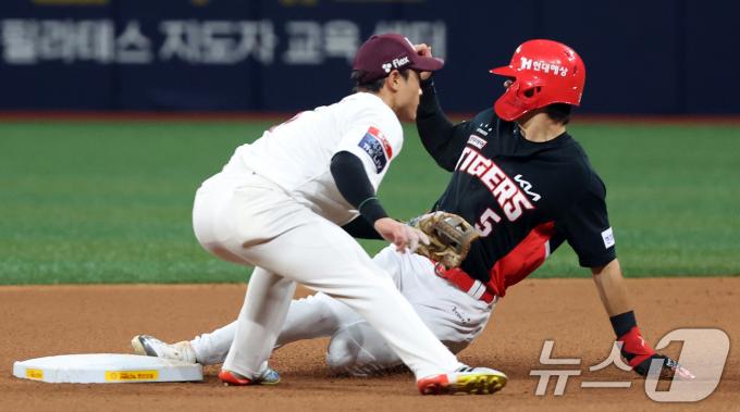 [사진] KIA 김도영 '홈런 대신 도루'