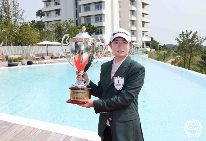 KLPGA 더헤븐 마스터즈 드림투어 12차전 정상에 오른 김효문. /사진= KLPGA