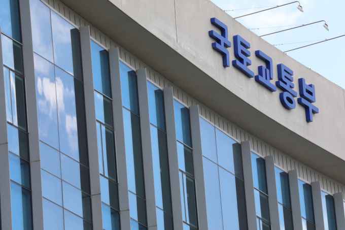 정부가 8·8부동산대책의 후속조치로 내놓은 신축매입임대주택 확대 관련 세부계획에 따르면 추가 매입하는 1만7000가구는 모두 수도권에 공급되며 이 중 80%인 1만3600가구가 신혼부부에 공급된다. /사진=뉴시스
