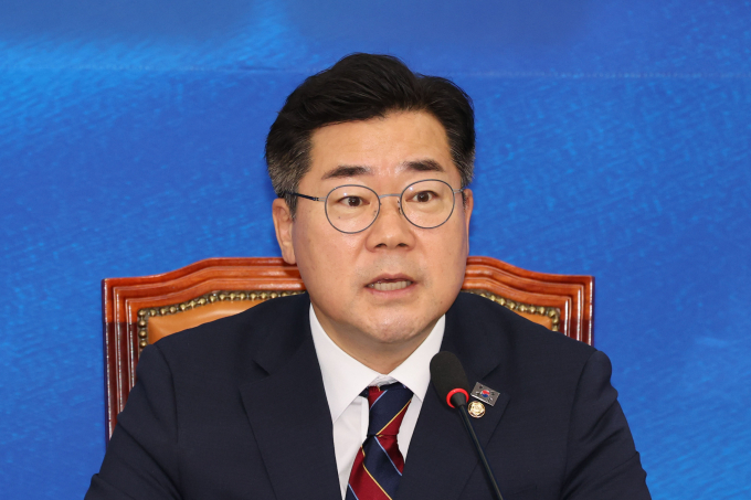 박찬대 더불어민주당 원내대표가 김형석 독립기념관장 임명 철회를 강력히 촉구했다. 사진은 박 원내대표가 14일 서울 여의도 국회에서 열린 최고위원회의에서 발언하는 모습. /사진=뉴시스