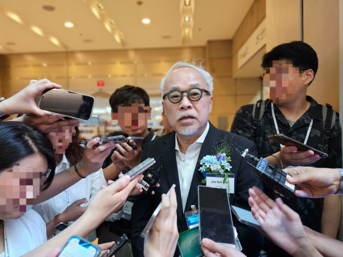 최주선 삼성디스플레이 사장이 14일 서울 코엑스엣 개막한 'K-디스플레이 2024'에서 취재진의 질문에 답변하고 있다. / 사진=삼성디스플레이 