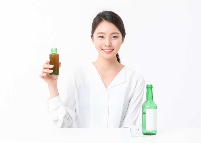 동아제약이 지금까지 3종의 숙취해소제를 출시한 가운데 소비자의 니즈를 파악해 새로운 라인업을 준비하고 있다. /일러스트=이미지투데이