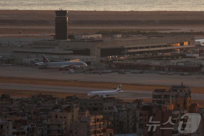지난 6일(현지시간) 레바논 베이루트-라픽 알 하리리 국제공항 활주로에 비행기들이 보인다. 24.08.06 ⓒ 로이터=뉴스1 ⓒ News1 김예슬 기자