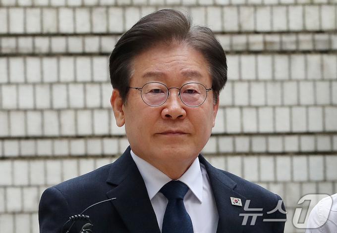 이재명 더불어민주당 전 대표가 13일 서초구 서울중앙지방법원에서 열린 '대장동 배임·성남FC 뇌물' 의혹 관련 재판에 출석하고 있다. 2024.8.13/뉴스1 ⓒ News1 박세연 기자