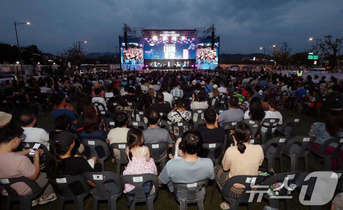 [사진] '열대야 안녕' 신나는 여름밤 야외 공연