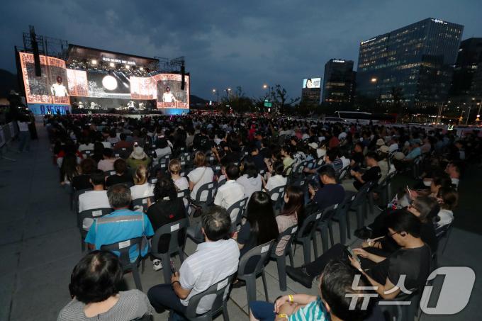 [사진] 열대야 잊게 만드는 신나는 여름밤 야외 공연