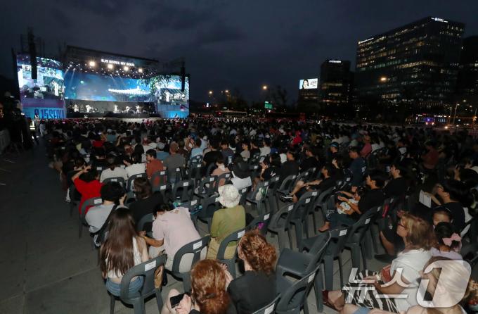 [사진] 폭염 잊게 만드는 야외음악회
