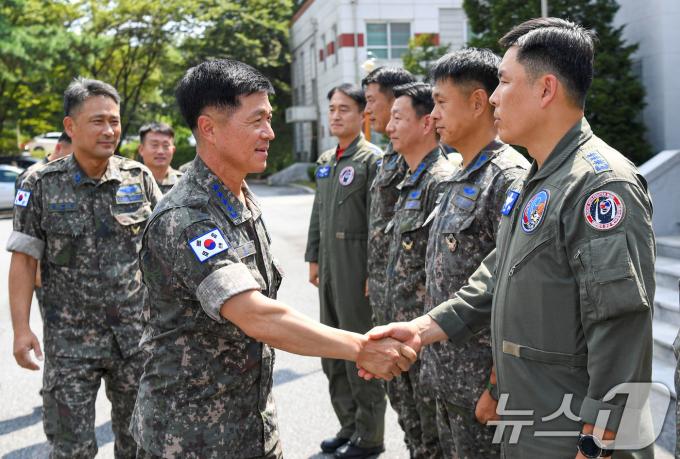 [사진] 공군 중원기자 방문한 이영수 공군참모총장