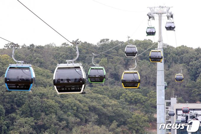 경기도 파주시 임진각에서 임진각 평화 곤돌라가 운행하는 모습. 1 ⓒ News1 이승배 기자