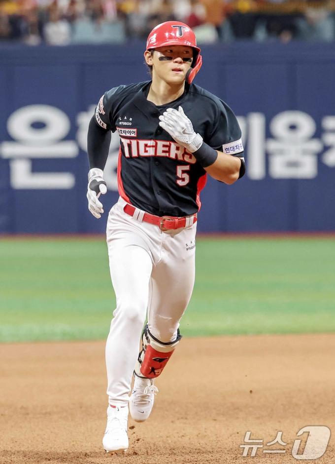 [사진] KIA 김도영, 최연소 '30-30' 클럽의 주인공