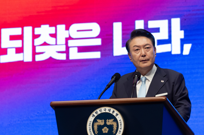 여·야가 윤석열 대통령의 광복절 경축사에 대해 서로 다른 평가를 내놨다. 사진은 윤 대통령이 지난 15일 서울 종로구 세종문화회관에서 열린 제79주년 광복절 경축식에서 경축사를 하는 모습. /사진=뉴시스(대통령실 제공)