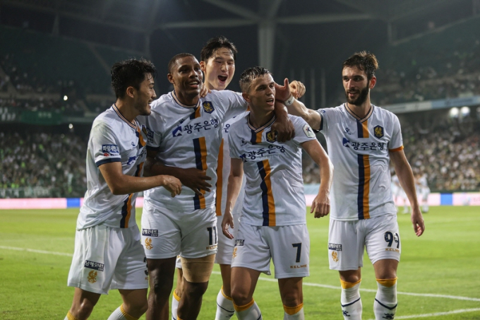 지난 8월9일 K리그1 26라운드 전북전 광주FC 아사니가 골을 넣고 포효하고있다./사진=광주FC