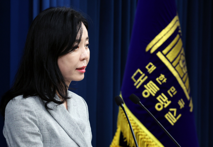 정혜전 대변인이 16일 서울 용산 대통령실 청사에서 '전국민 25만원 지원법'과 '노란봉투법'에 대한 윤석열 대통령의 거부권(재의요구권) 행사 등과 관련한 현안 브리핑을 하고 있다. / 사진=뉴시스 최진석 기자 