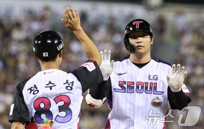 [사진] 1타점 적시타 문보경