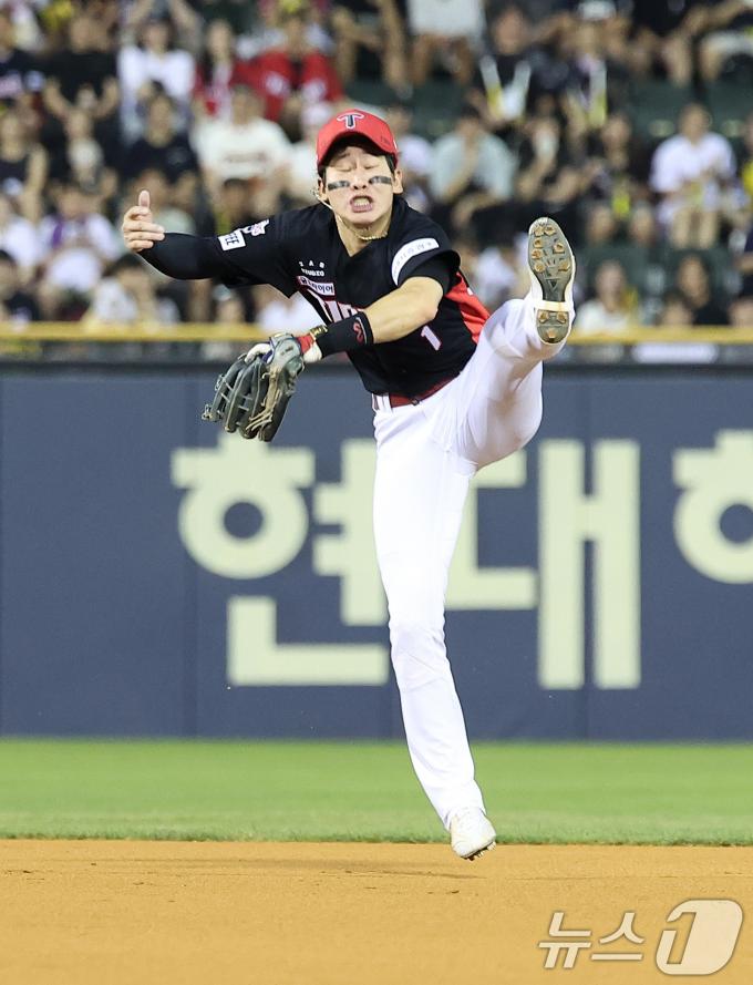 [사진] 박찬호, 이걸 못잡네