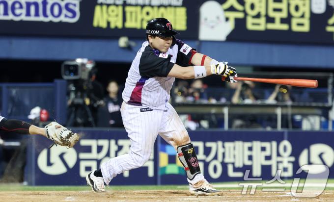 [사진] 적시타 치는 허도환