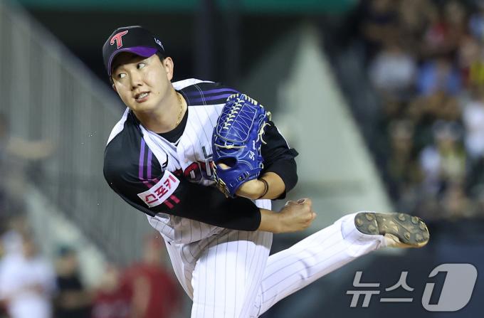 [사진] 유영찬, 마무리 등판