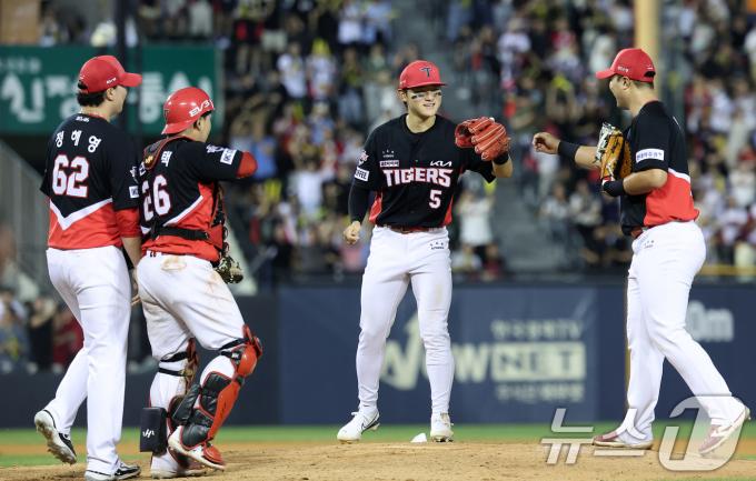 [사진] KIA, 9회 대역전극 3-2 승리