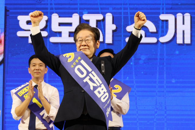 이재명 민주당 당대표 후보가 대표직 연임 도전에 대한 심경을 나타냈다. 사진은 이 후보가 최근 대전 서구 배재대학교에서 열린 더불어민주당 전당대회 대전·세종 합동연설회에 나섰던 모습. /사진=뉴시스