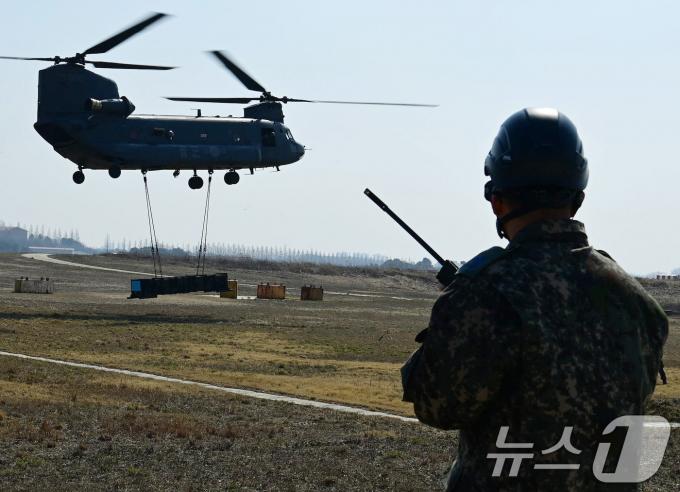 [사진] 패트리어트 캐니스터 공중 수송