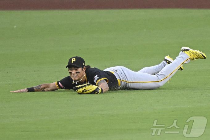 멋진 호수비를 선보인 피츠버그 배지환, ⓒ AFP=뉴스1