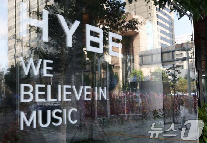 [사진] BTS 슈가 음주운전에 성난 팬심