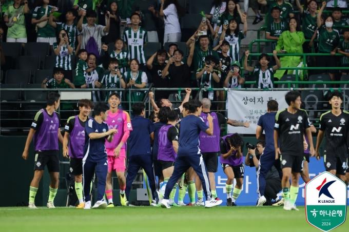 2연패를 끊어낸 최하위 전북 현대. (한국프로축구연맹 제공)