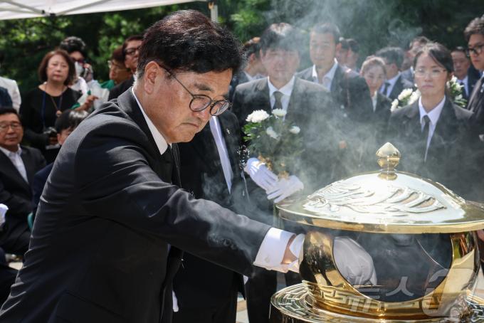 [사진] DJ묘역 찾은 우원식 국회의장