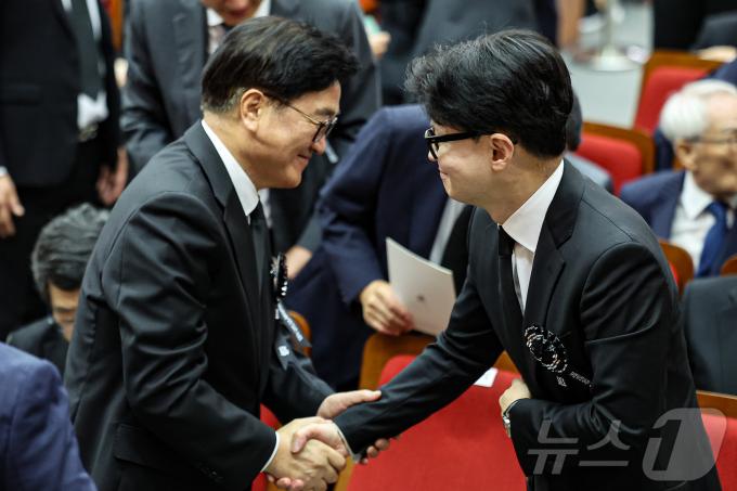 [사진] 우원식·한동훈, 김대중 전 대통령 추도식 참석