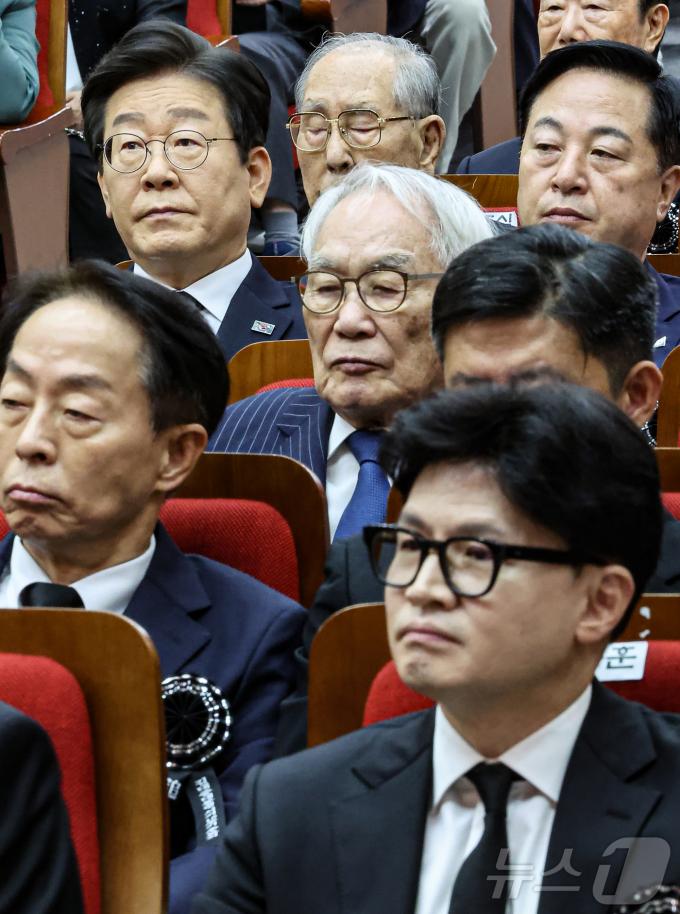 [사진] 한동훈·이재명, 김대중 전 대통령 추도식 참석