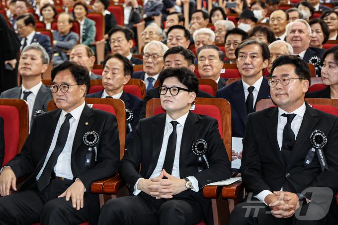 [사진] 김대중 전 대통령 추도식 참석한 우원식·한동훈·박찬대
