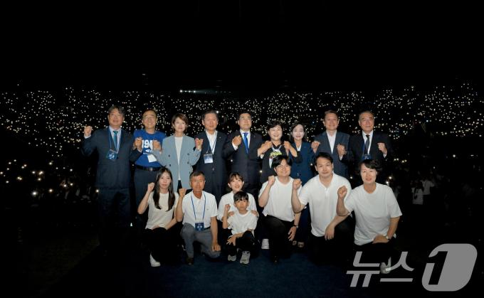 [사진] 민주당, 당원주권 비전 선포식 퍼포먼스
