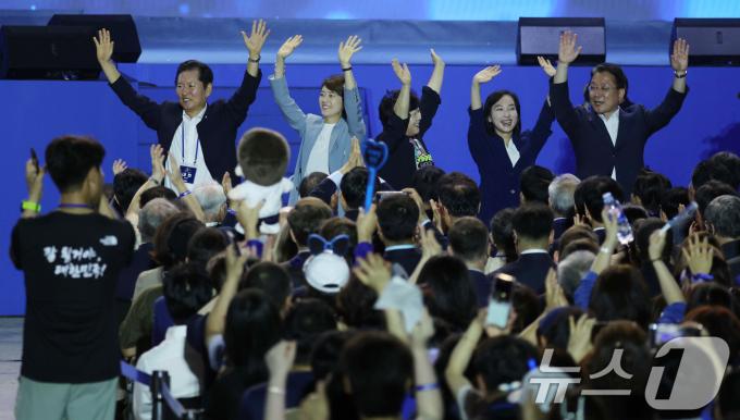 [사진] 민주당 1기 최고위원들의 인사