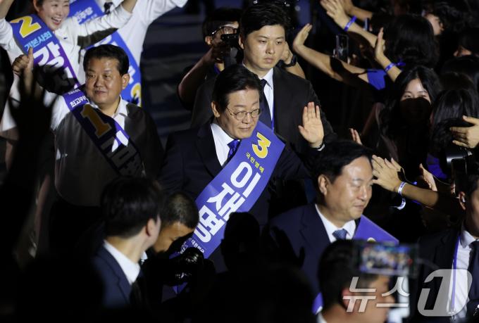 [사진] 전당대회 입장하는 당대표 및 최고위원 후보들
