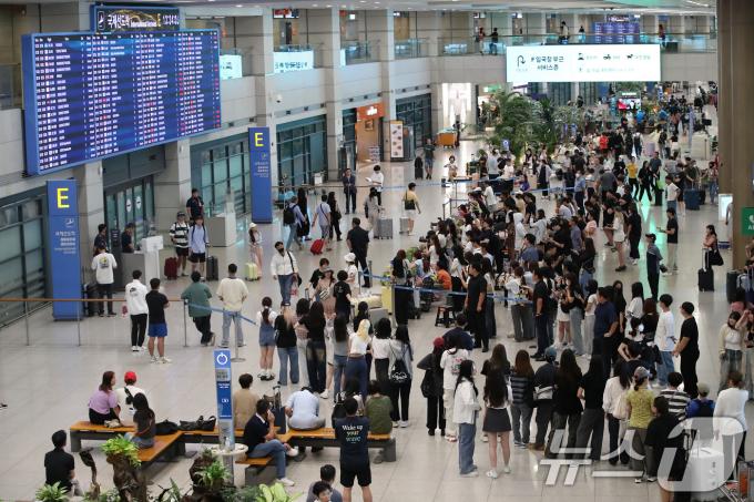 [사진] 징검다리연휴 '인천공항 북적북적'