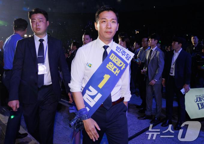 [사진] 전당대회 입장하는 김지수 후보