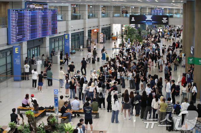[사진] 여행객으로 붐비는 인천공항